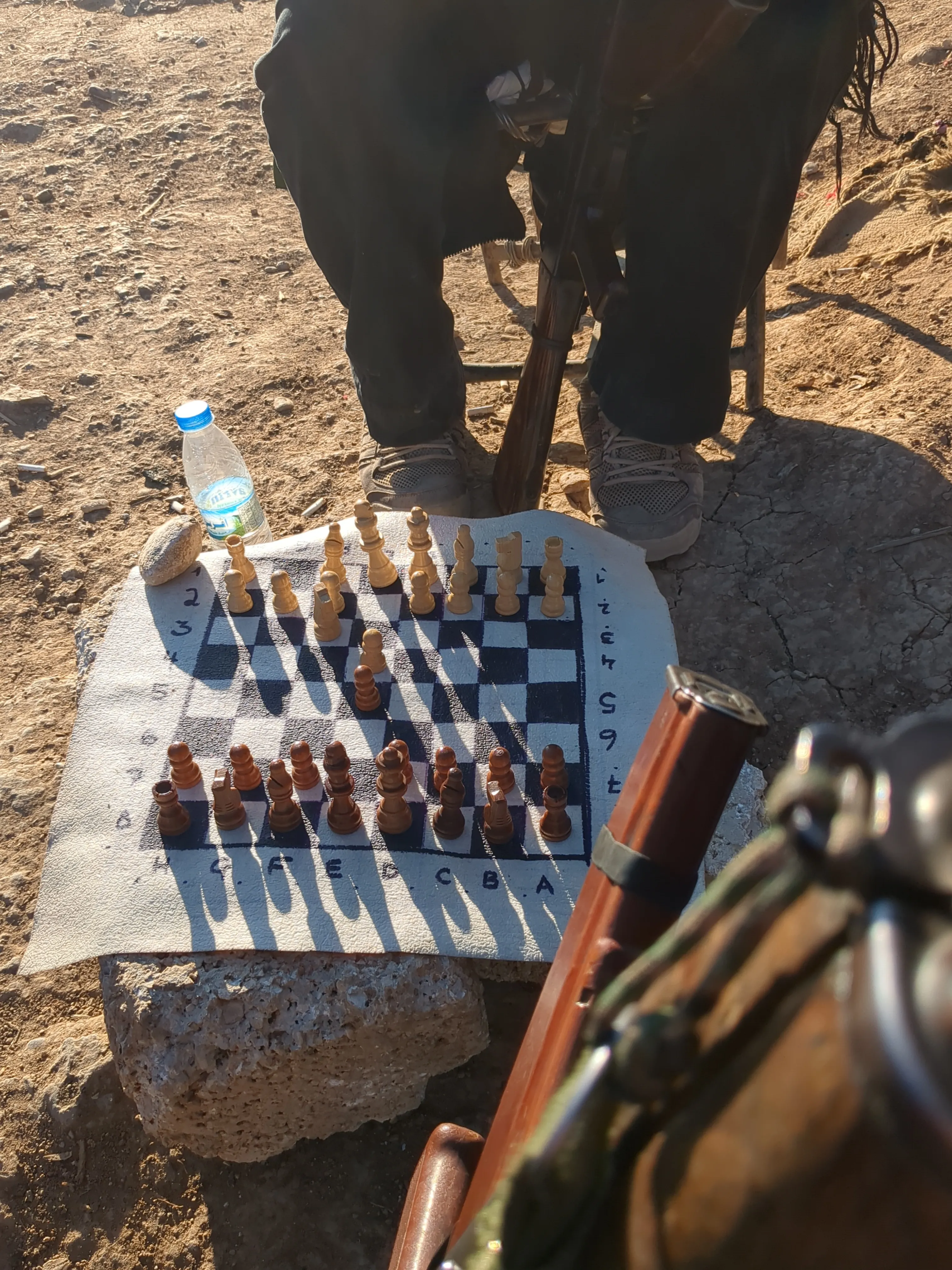 TA militants playing chess on the front lines, February 2025. Credit: TA